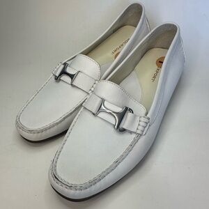 New Rockport Women's White Leather Slip On Loafers Shoes Size 7 M Silver Buckle